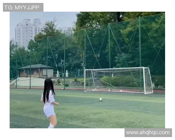 足球场上的魅力与激情采访美女记者与足球明星的精彩瞬间 足球场上的魅力与激情采访美女记者与足球明星的精彩瞬间